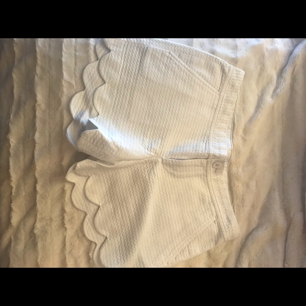White Lily Pulitzer “the buttercup short” shorts